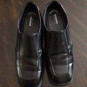 Boys size 5 black dress shoes